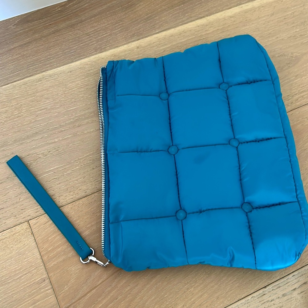Padded cotton nylon clutch - lake blue